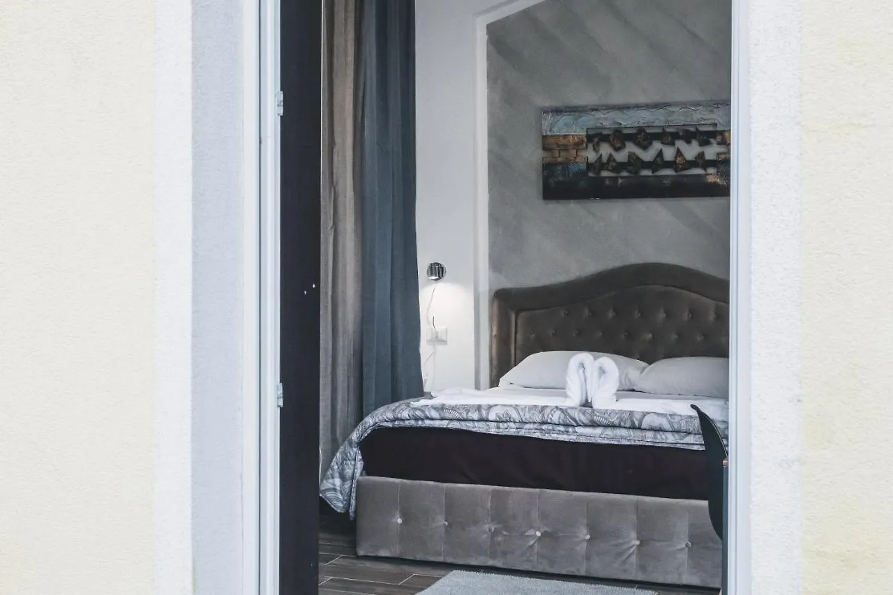Bulldog Station Apartments With Private Wc, Ac, Tv Mestre 0*,  Italia