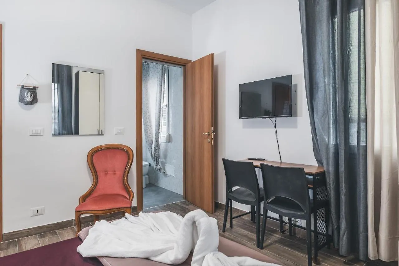 Bulldog Station Apartments With Private Wc, Ac, Tv Mestre Bed and breakfast