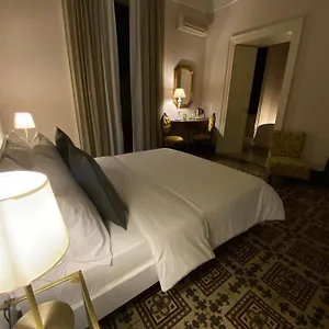 https://living-suite-catania-pacini.taorminaitalyhotels.com