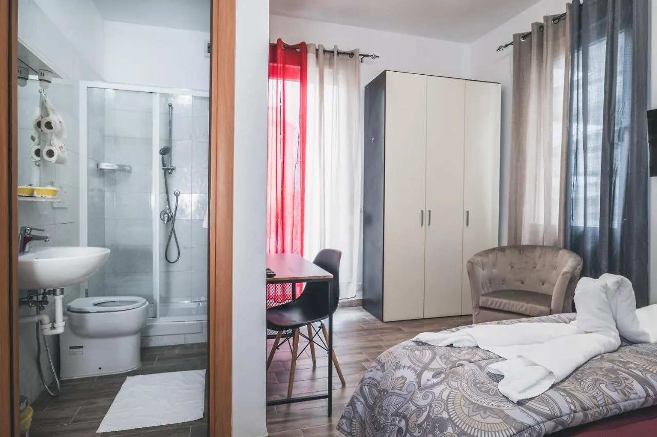 Bulldog Station Apartments With Private Wc, Ac, Tv Mestre Bed & Breakfast