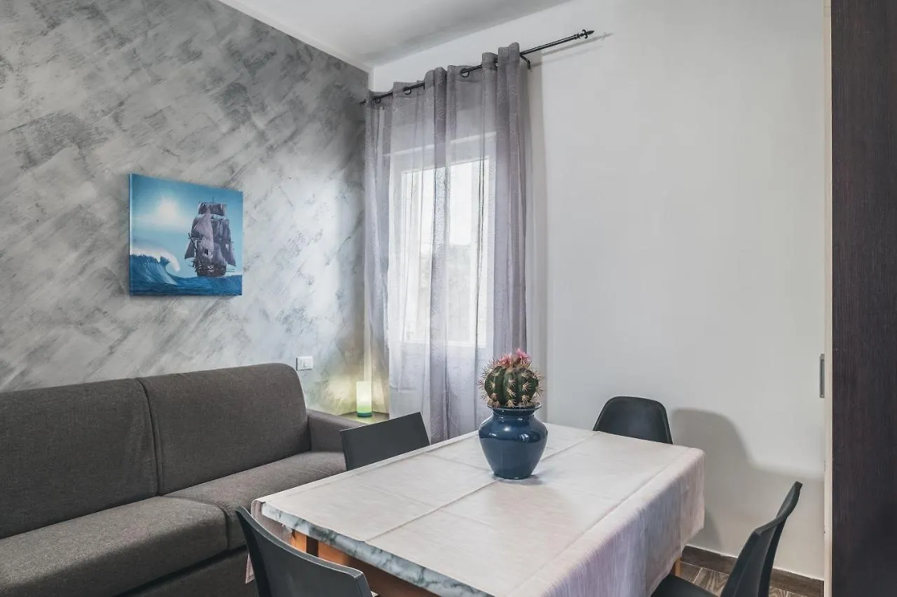 Bulldog Station Apartments With Private Wc, Ac, Tv Mestre 0*,  Italia