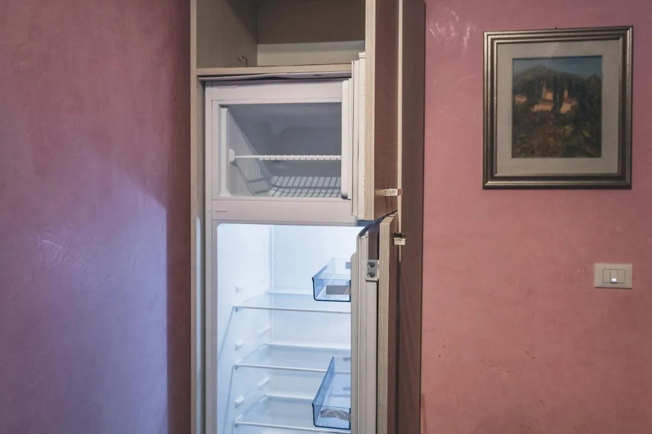 Bulldog Station Apartments With Private Wc, Ac, Tv Mestre Bed & Breakfast